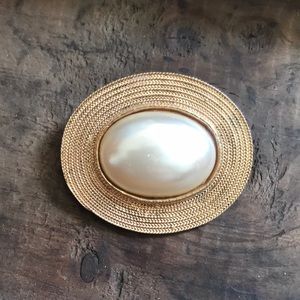 Vintage Chic Carolee Faux Pearl Goldtone Brooch